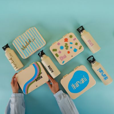 حافظة طعام و قنينة ماء للأطفال مع الإسم