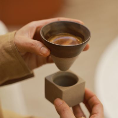 كوب مع قاعدة 