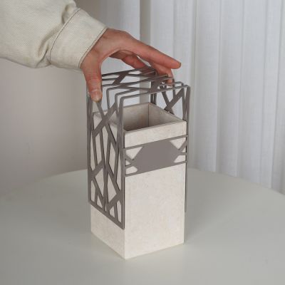 مبخر من الرخام والمعدن